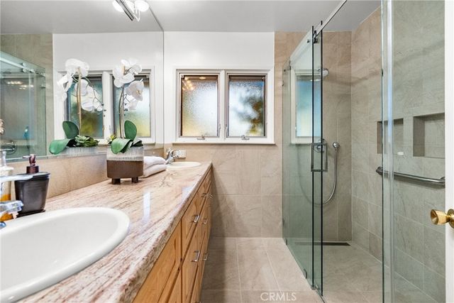 19200 Ballinger, Northridge, CA 91324