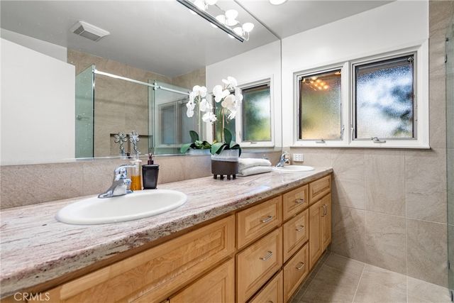 19200 Ballinger, Northridge, CA 91324