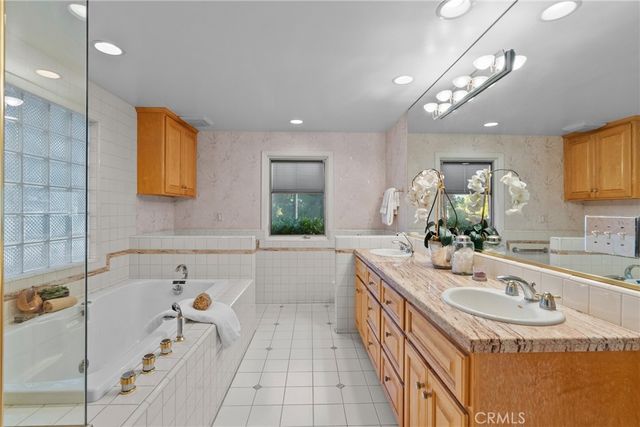 19200 Ballinger, Northridge, CA 91324