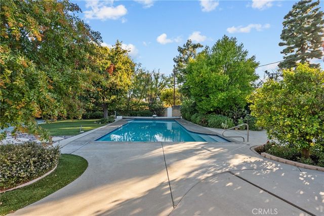 19200 Ballinger, Northridge, CA 91324