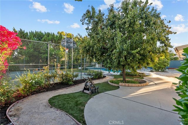 19200 Ballinger, Northridge, CA 91324