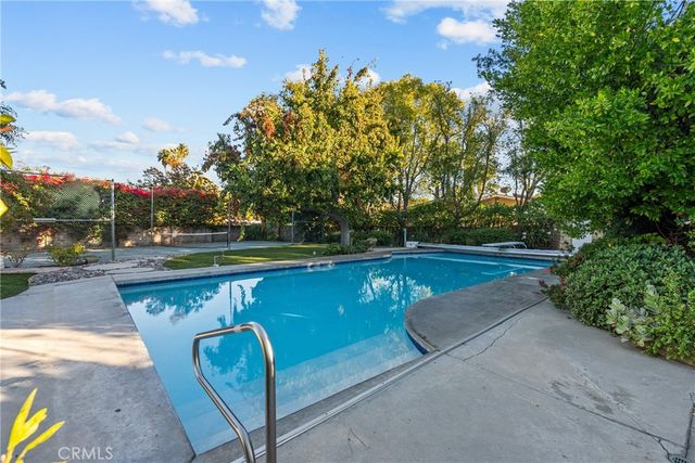 19200 Ballinger, Northridge, CA 91324