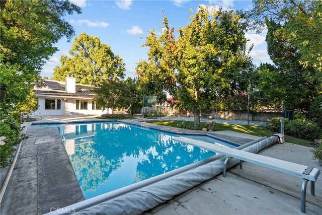 19200 Ballinger, Northridge, CA 91324