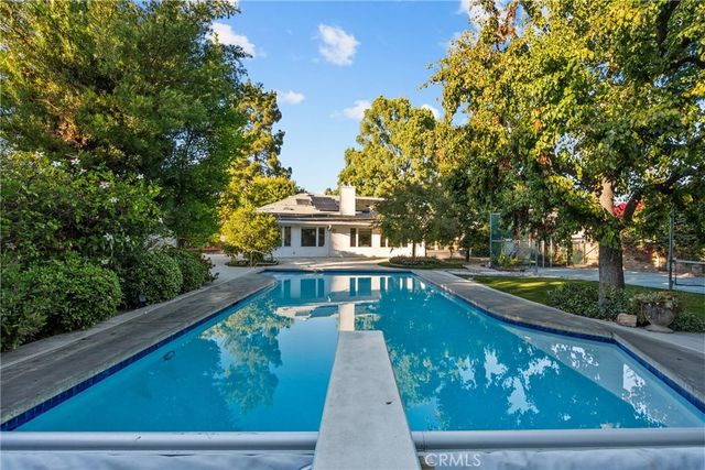 19200 Ballinger, Northridge, CA 91324