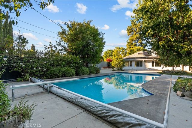 19200 Ballinger, Northridge, CA 91324