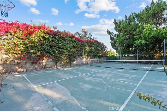 19200 Ballinger, Northridge, CA 91324