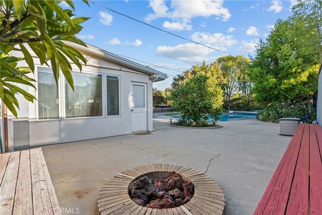 19200 Ballinger, Northridge, CA 91324