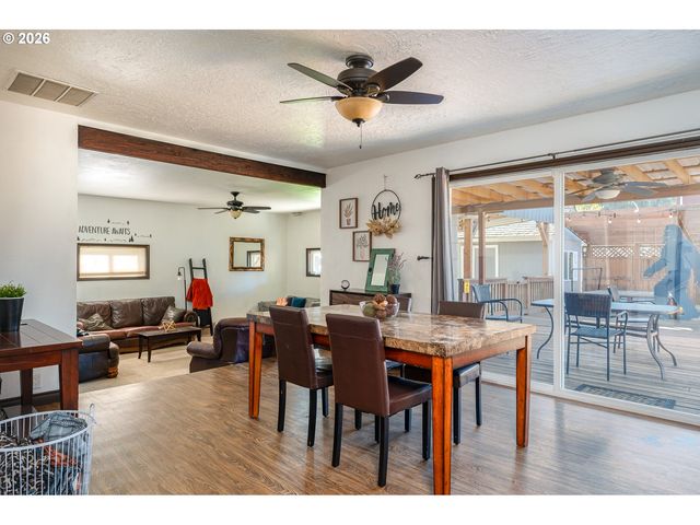 137 ADEN St Sw, Castle Rock, WA 98611