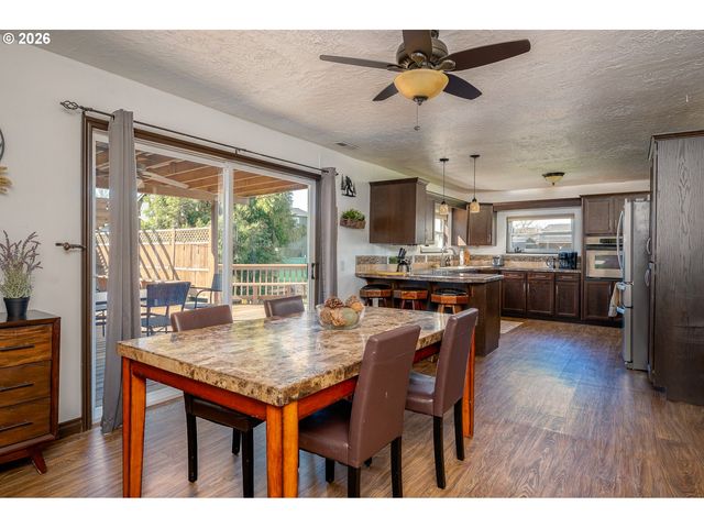 137 ADEN St Sw, Castle Rock, WA 98611