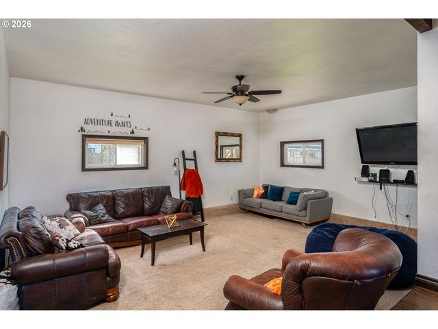 137 ADEN St Sw, Castle Rock, WA 98611