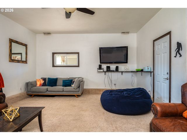 137 ADEN St Sw, Castle Rock, WA 98611