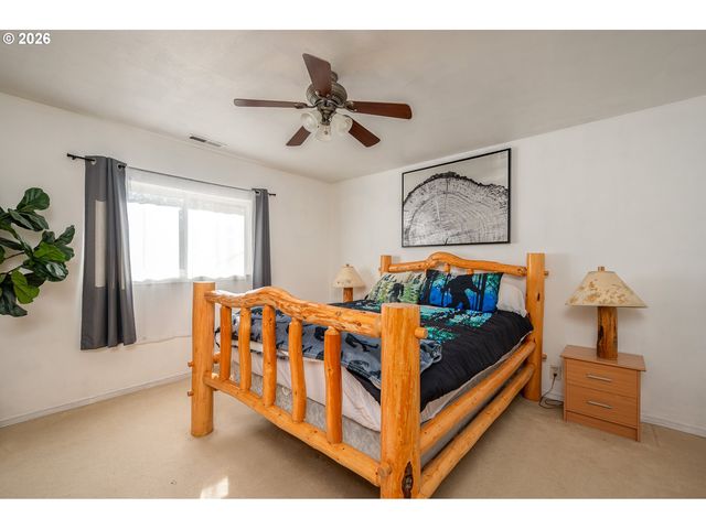 137 ADEN St Sw, Castle Rock, WA 98611
