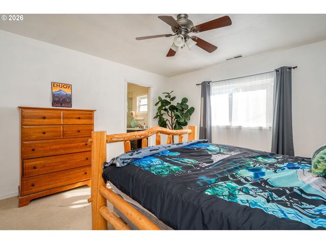 137 ADEN St Sw, Castle Rock, WA 98611
