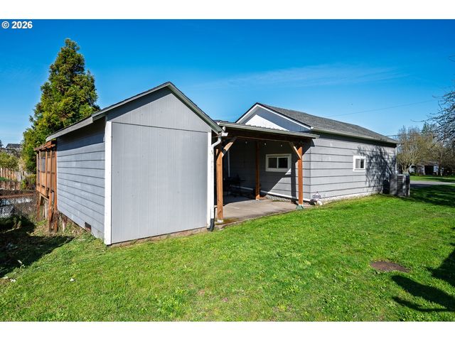 137 ADEN St Sw, Castle Rock, WA 98611