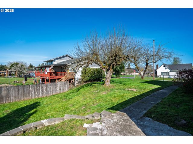 137 ADEN St Sw, Castle Rock, WA 98611