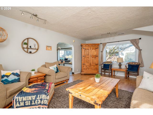 137 ADEN St Sw, Castle Rock, WA 98611
