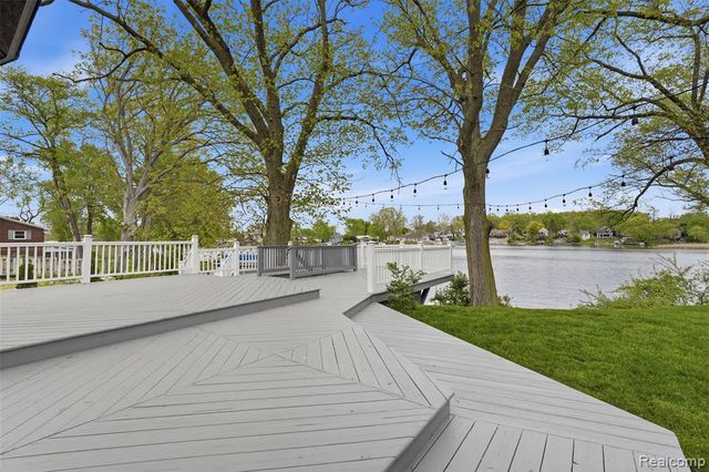 16263 S Seymour Road, Linden, MI 48451