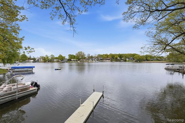 16263 S Seymour Road, Linden, MI 48451