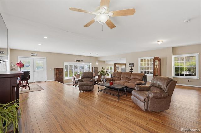 16263 S Seymour Road, Linden, MI 48451