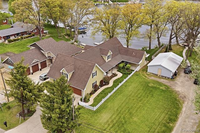 16263 S Seymour Road, Linden, MI 48451