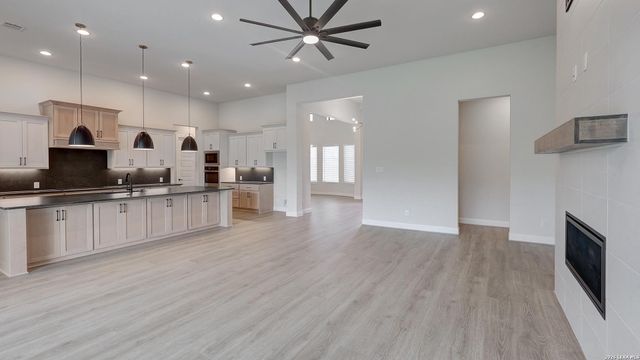 351 Bobs Cove, Castroville, TX 78009
