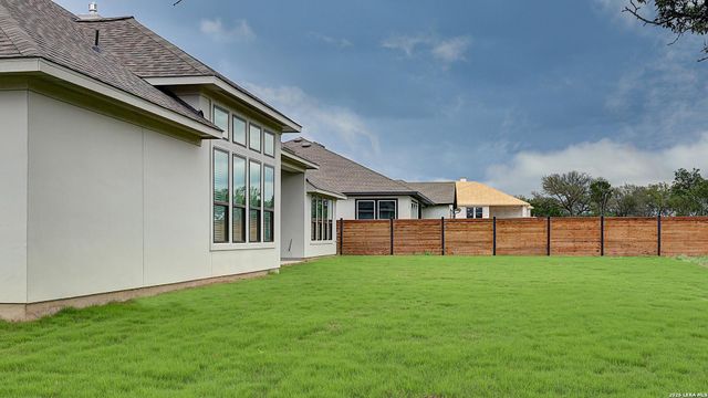 351 Bobs Cove, Castroville, TX 78009