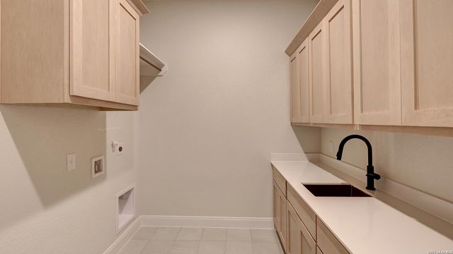 351 Bobs Cove, Castroville, TX 78009