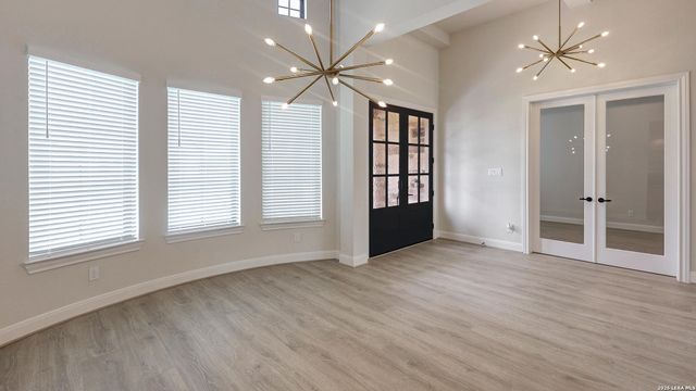 351 Bobs Cove, Castroville, TX 78009