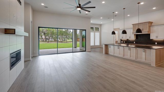 351 Bobs Cove, Castroville, TX 78009