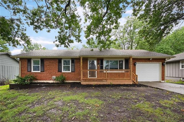 705 NE Darwin Street, Lee's Summit, MO 64063