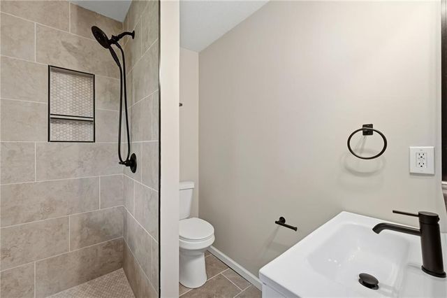 705 NE Darwin Street, Lee's Summit, MO 64063