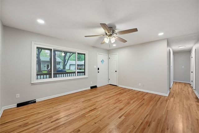 705 NE Darwin Street, Lee's Summit, MO 64063