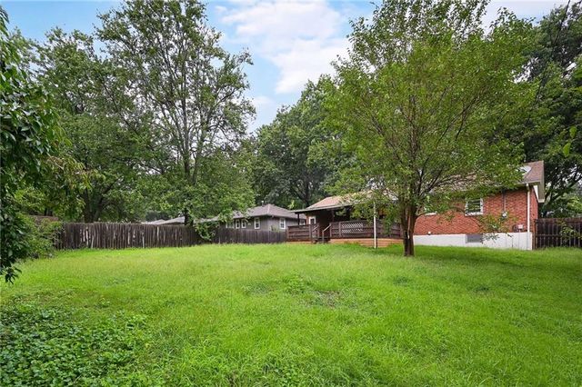 705 NE Darwin Street, Lee's Summit, MO 64063