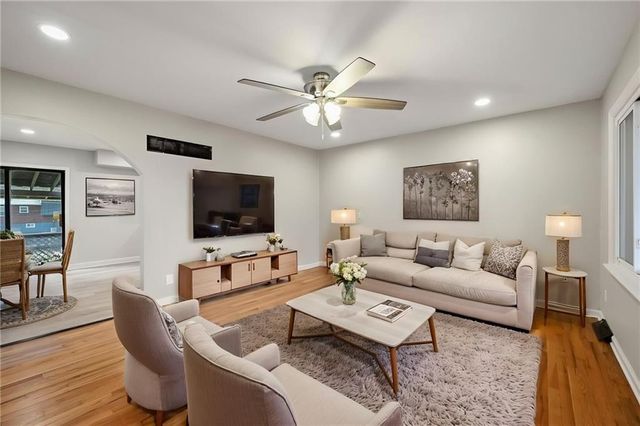 705 NE Darwin Street, Lee's Summit, MO 64063