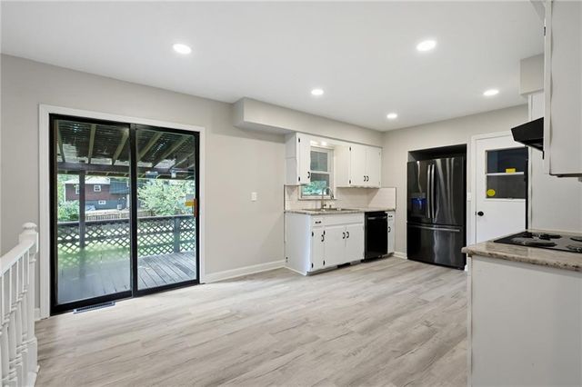 705 NE Darwin Street, Lee's Summit, MO 64063