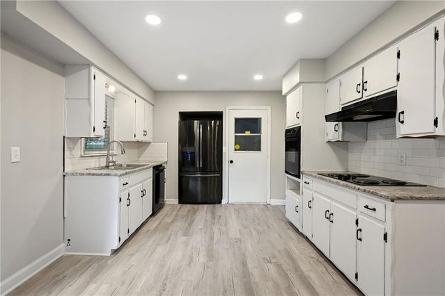 705 NE Darwin Street, Lee's Summit, MO 64063