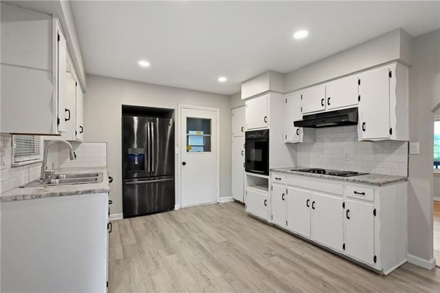 705 NE Darwin Street, Lee's Summit, MO 64063