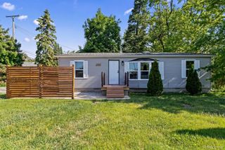 2900 Hensman Street, Keego Harbor, MI 48320