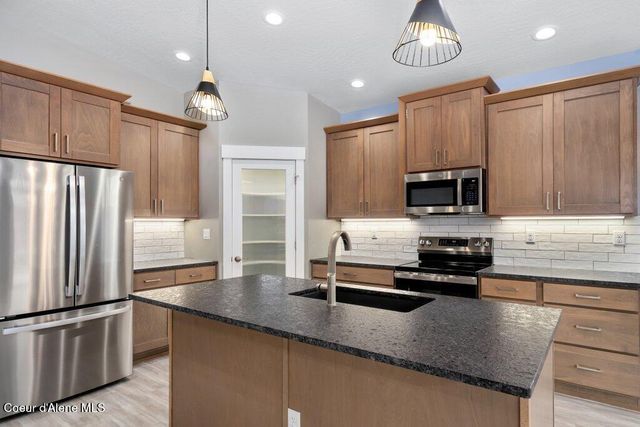 13928 N Rainier LOOP, Rathdrum, ID 83858