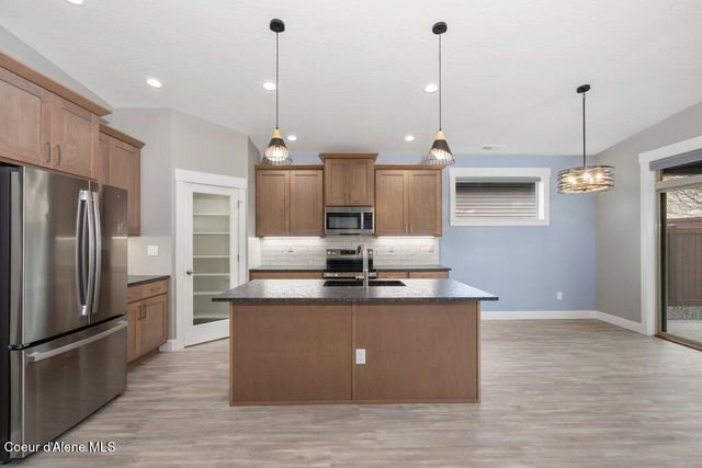13928 N Rainier LOOP, Rathdrum, ID 83858
