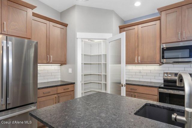 13928 N Rainier LOOP, Rathdrum, ID 83858