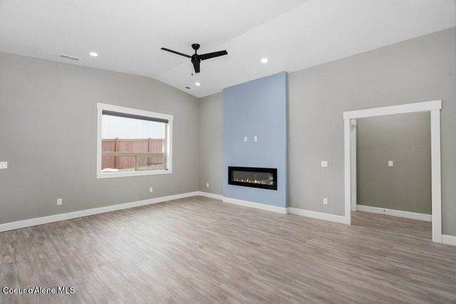 13928 N Rainier LOOP, Rathdrum, ID 83858