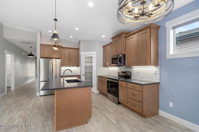 13928 N Rainier LOOP, Rathdrum, ID 83858
