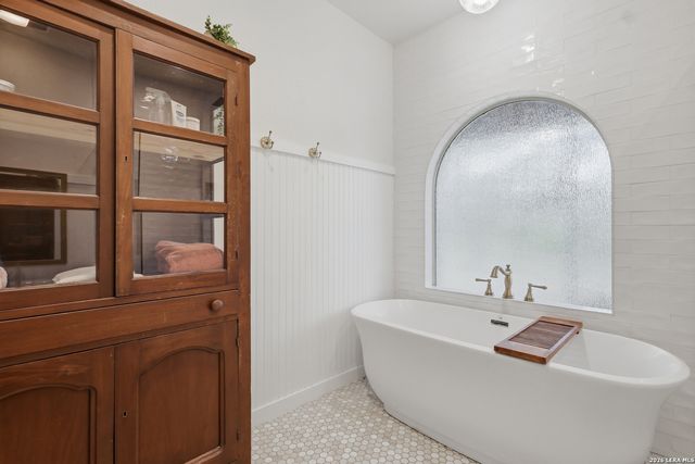 144 Wagon Wheel Dr, Spring Branch, TX 78070