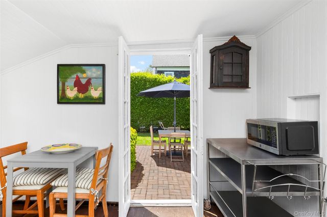 98 Powell Avenue, Southampton, NY 11968