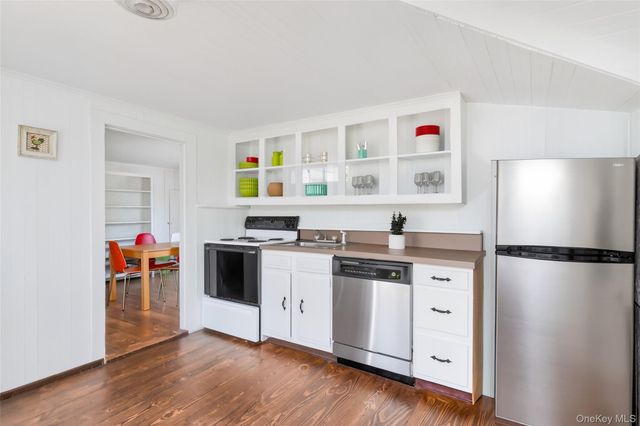 98 Powell Avenue, Southampton, NY 11968