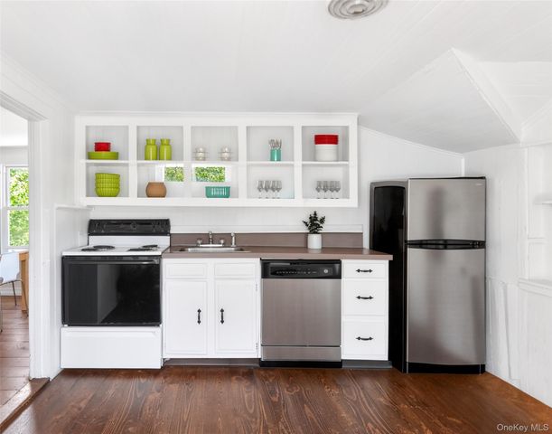 98 Powell Avenue, Southampton, NY 11968
