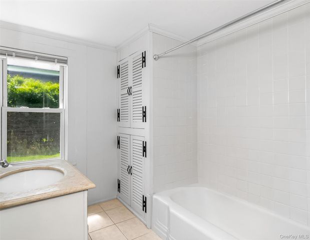 98 Powell Avenue, Southampton, NY 11968