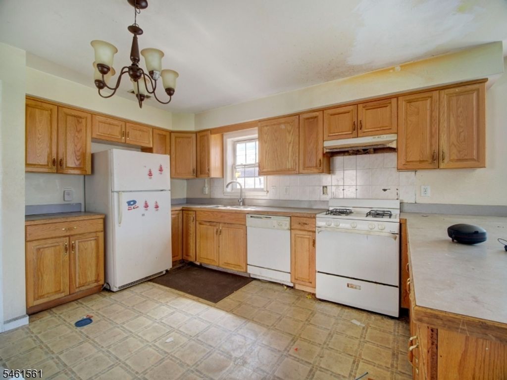134 S Grove St, East Orange City, NJ 07018 — photo 4