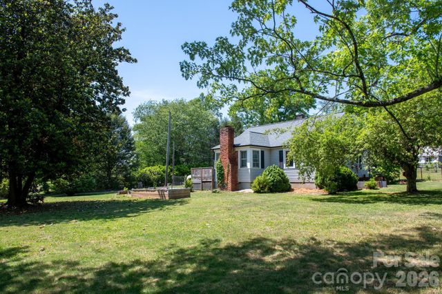 828 Jamestown Road, Morganton, NC 28655